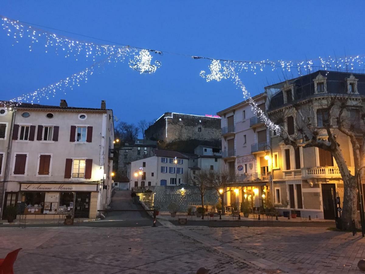 Villa Entre l'église et la place à Quillan Extérieur photo