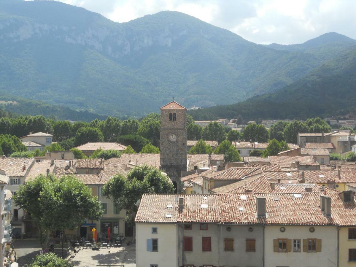 Villa Entre l'église et la place à Quillan Extérieur photo